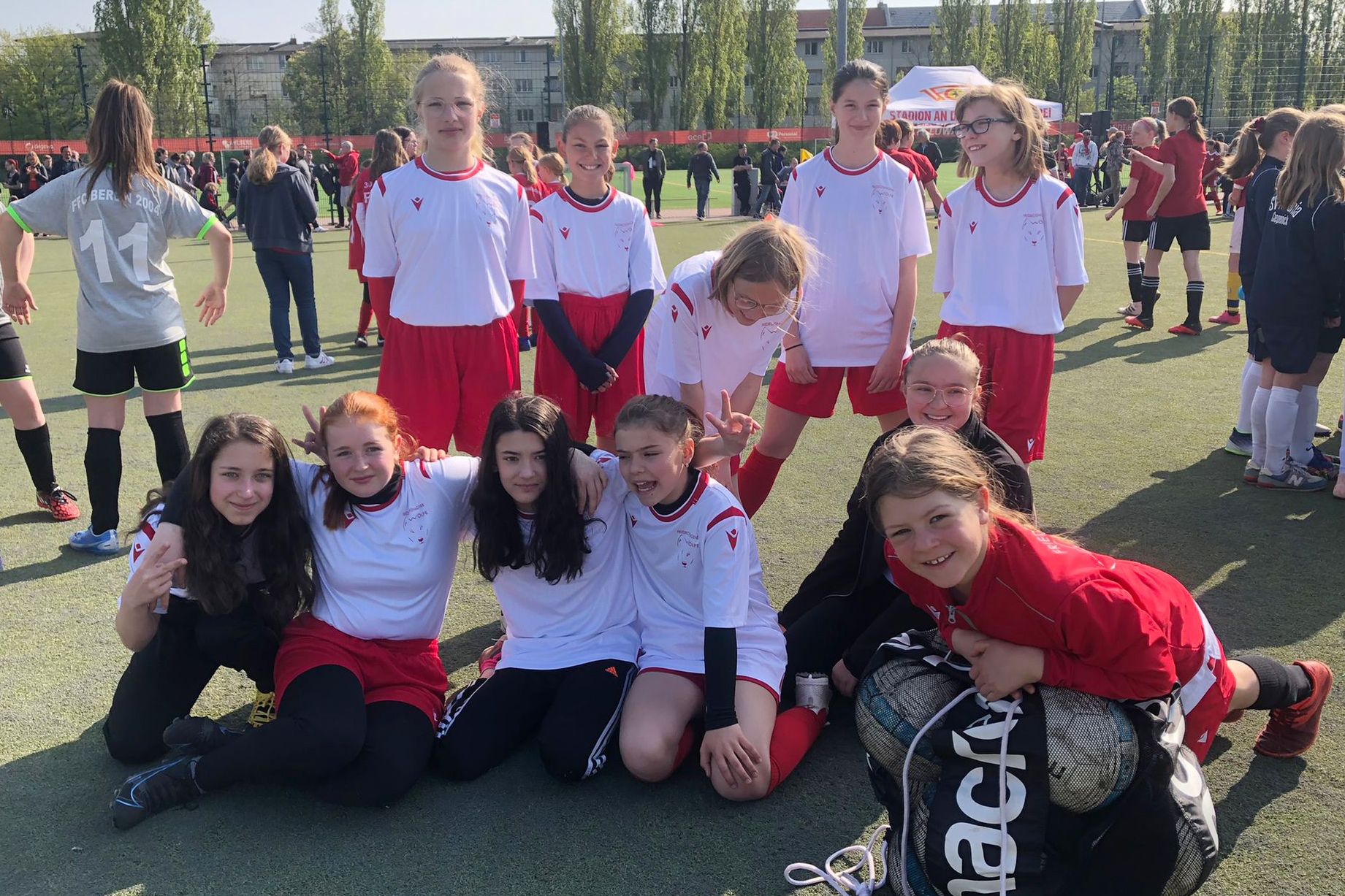 Wölfinnen begeistert vom 15. Frauenfußballtag